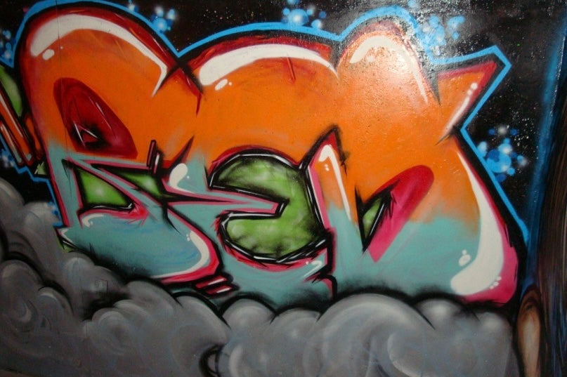 Graffiti indoors — spray paint safety, ventilation and what nobody tells you