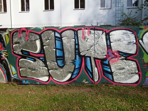Chrome on a legal wall — SUTE, 2010